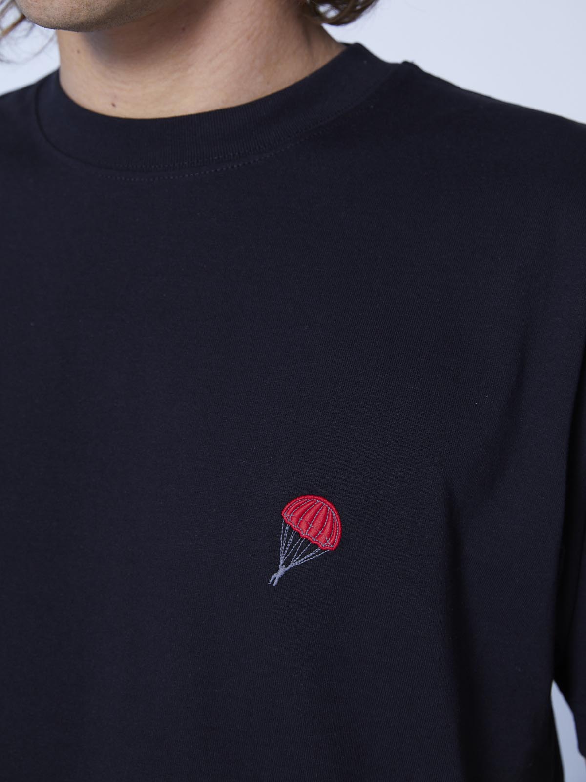 Amba T-shirt with parachute embroidery